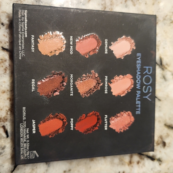 SIGMA Eyeshadow Palette - Picture 3 of 3